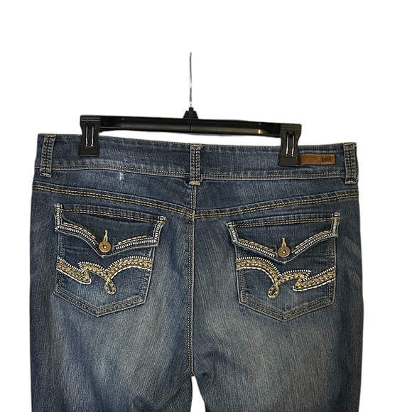 l.e.i Blue Straight Leg Jeans with Faded Wash - Picture 5 of 8